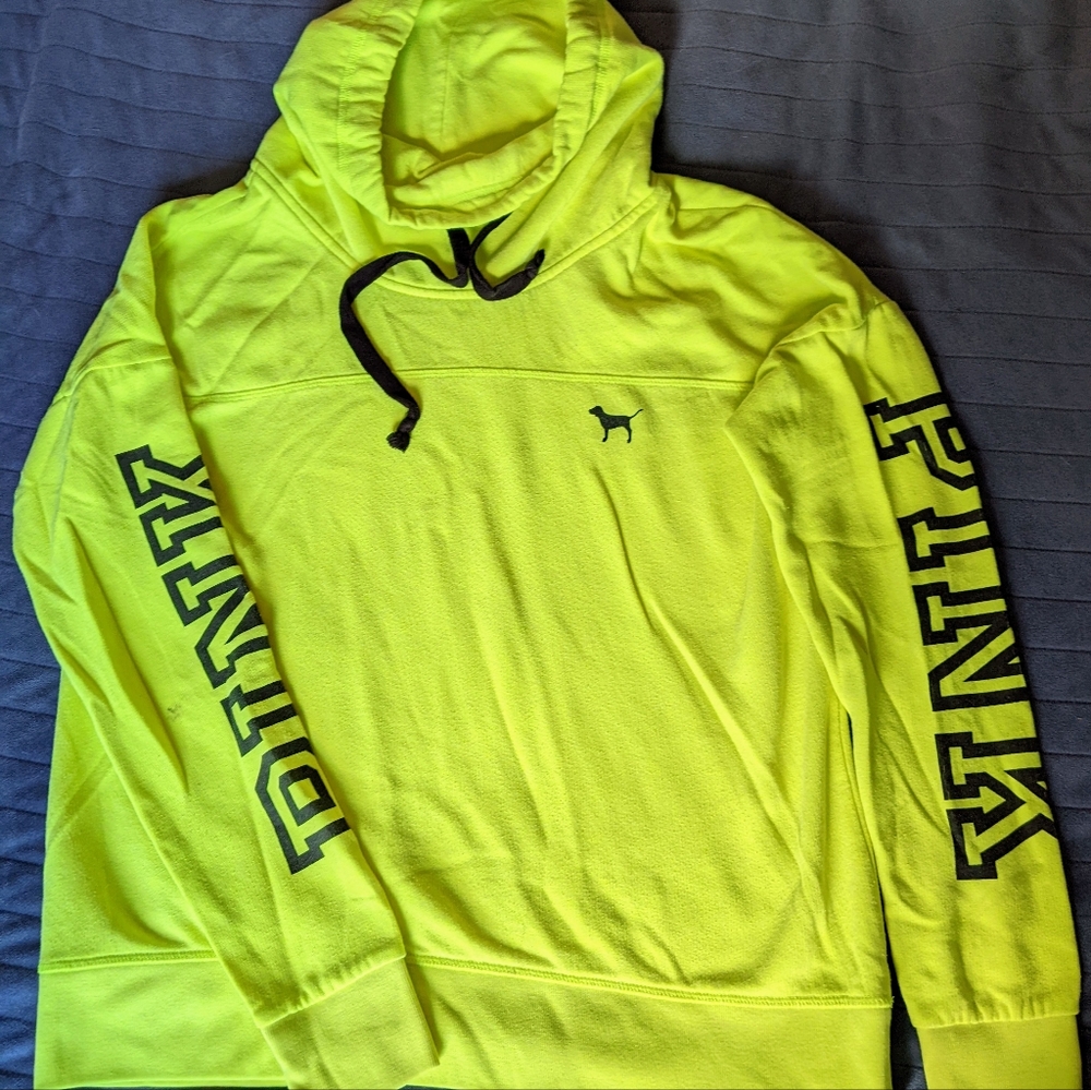 PINK jrs sweatshirt Size XS Perfect for end of summer night camp fires 🔥 ⭐